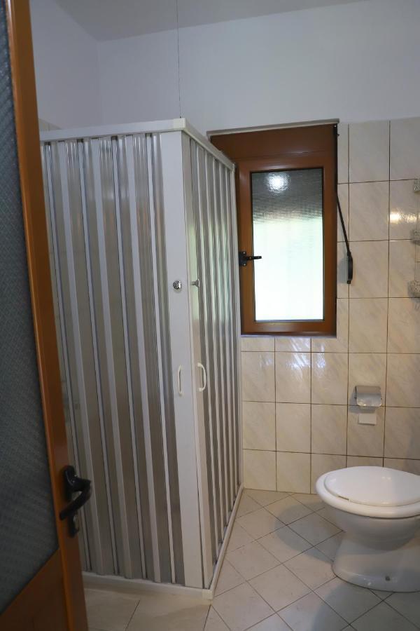 Guest House Bumbli Berat Buitenkant foto