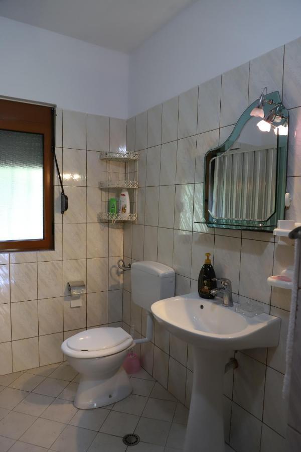 Guest House Bumbli Berat Buitenkant foto