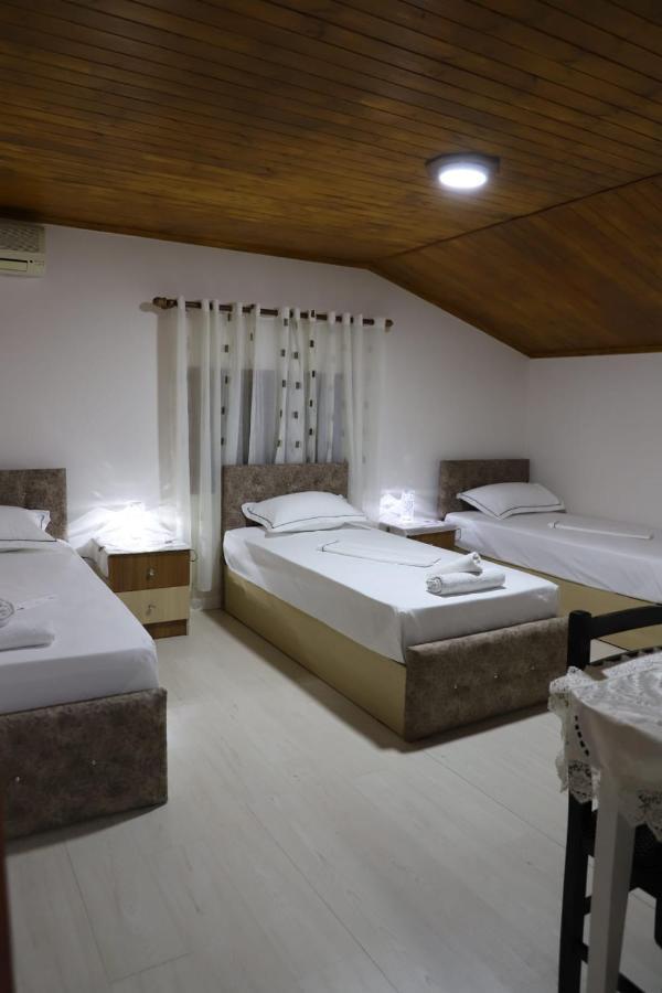 Guest House Bumbli Berat Buitenkant foto