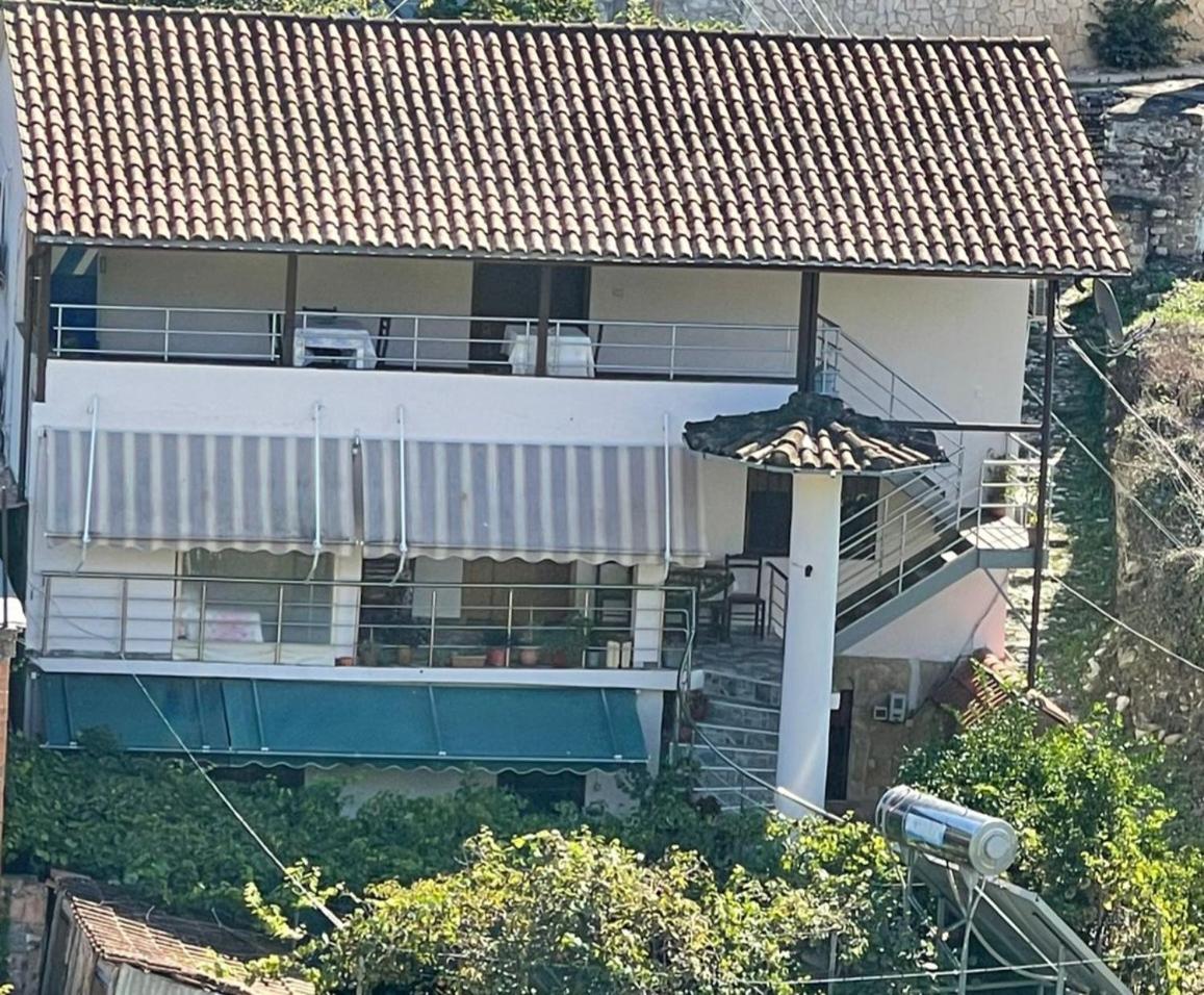 Guest House Bumbli Berat Buitenkant foto