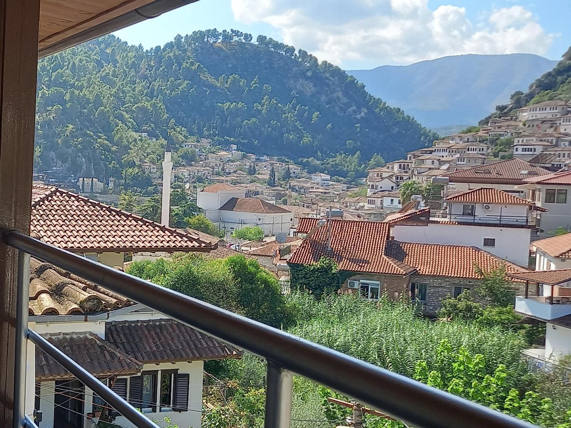 Guest House Bumbli Berat Buitenkant foto